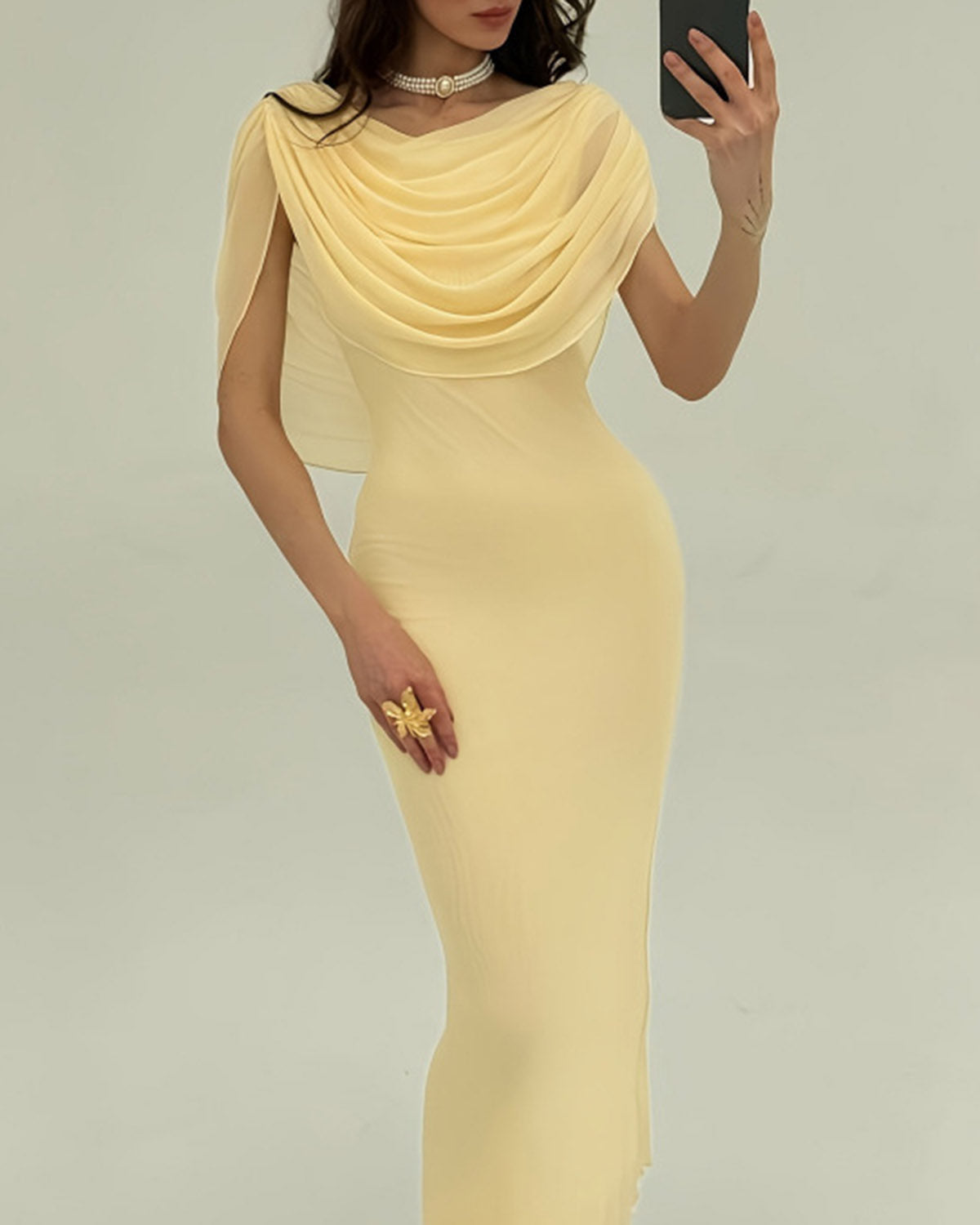 Vestido Maxi Sin Mangas con Cuello de Cowl Amarillo
