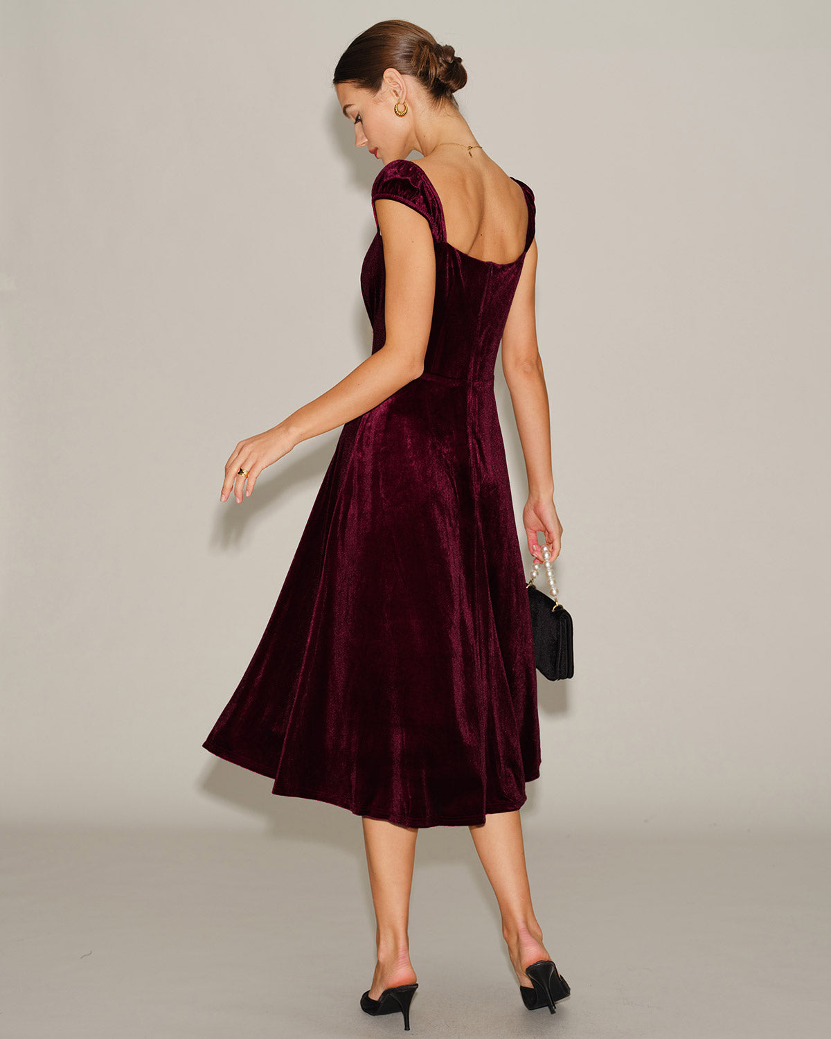 Vestido Midi de Cuello Corazón de Terciopelo Rojo