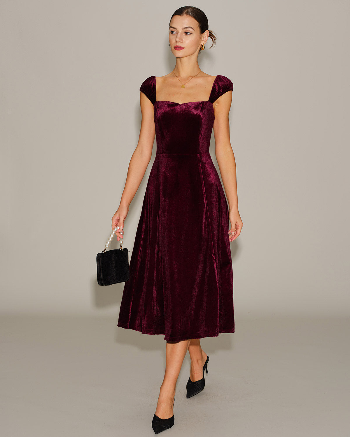 Vestido Midi de Cuello Corazón de Terciopelo Rojo