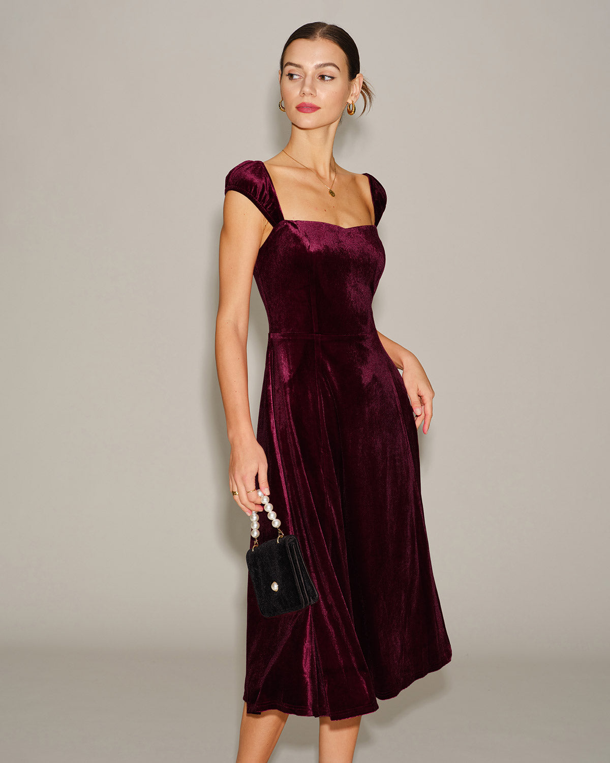Vestido Midi de Cuello Corazón de Terciopelo Rojo