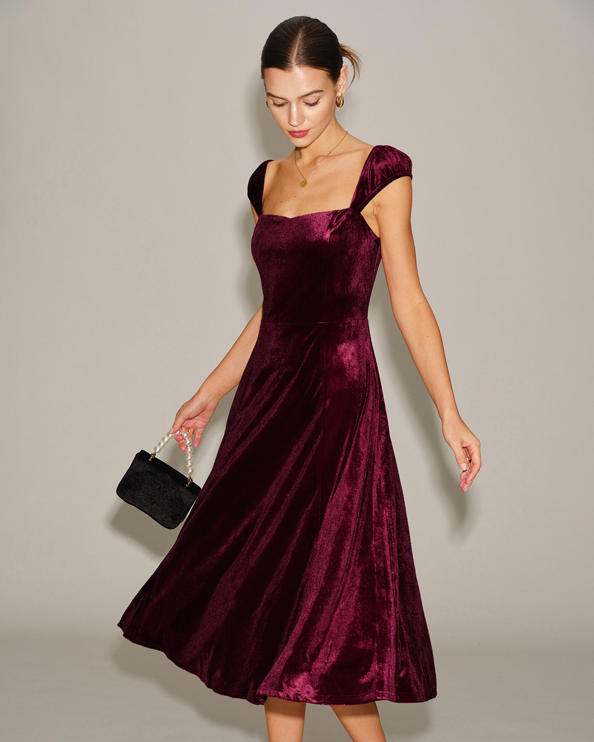 Vestido Midi de Cuello Corazón de Terciopelo Rojo