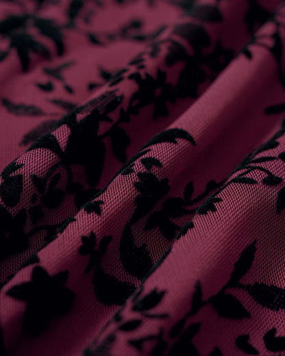 Falda Mini Floral de Cintura Elástica Color Rojo Vino