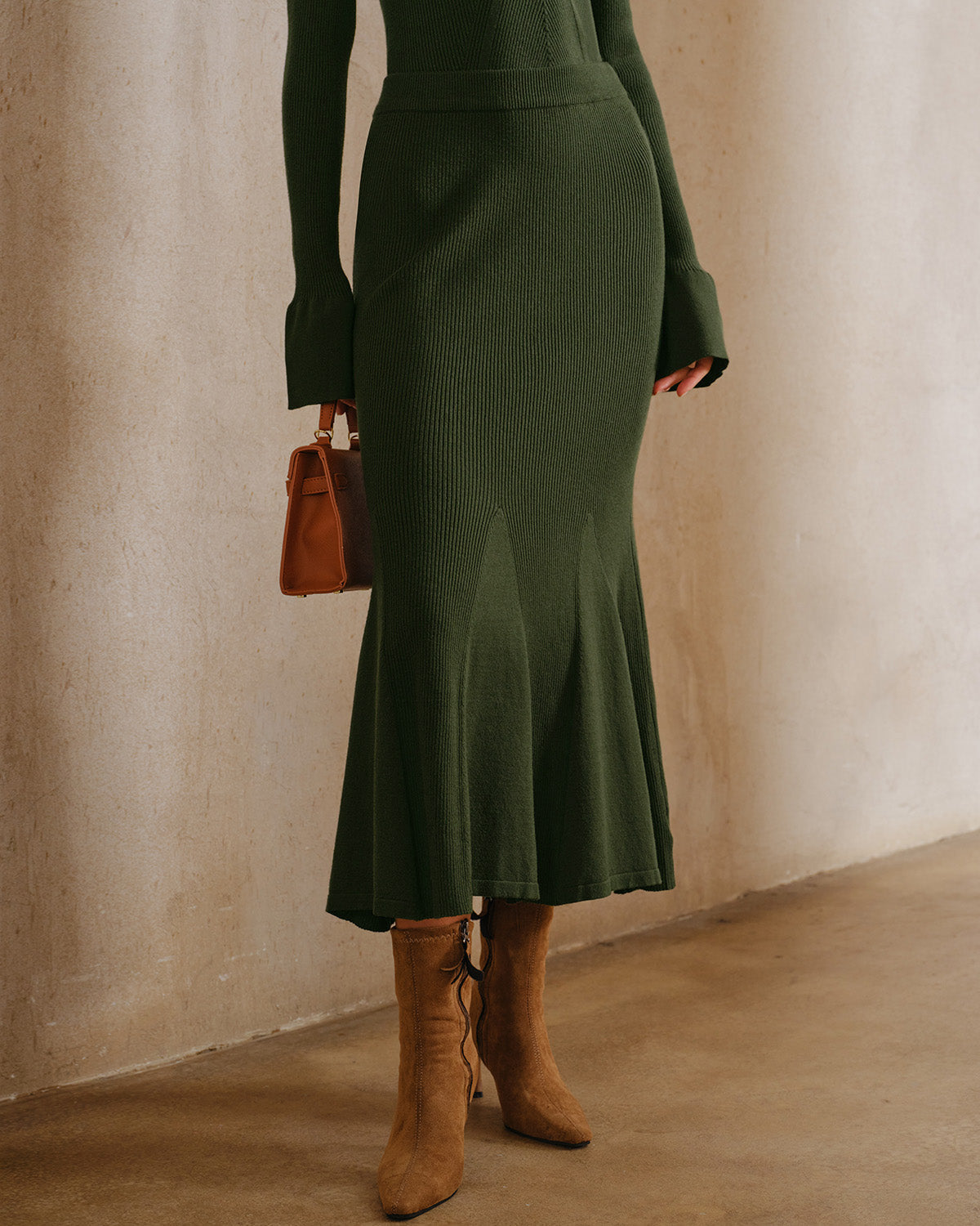 Falda Midi de Punto Verde con Corte de Sirena