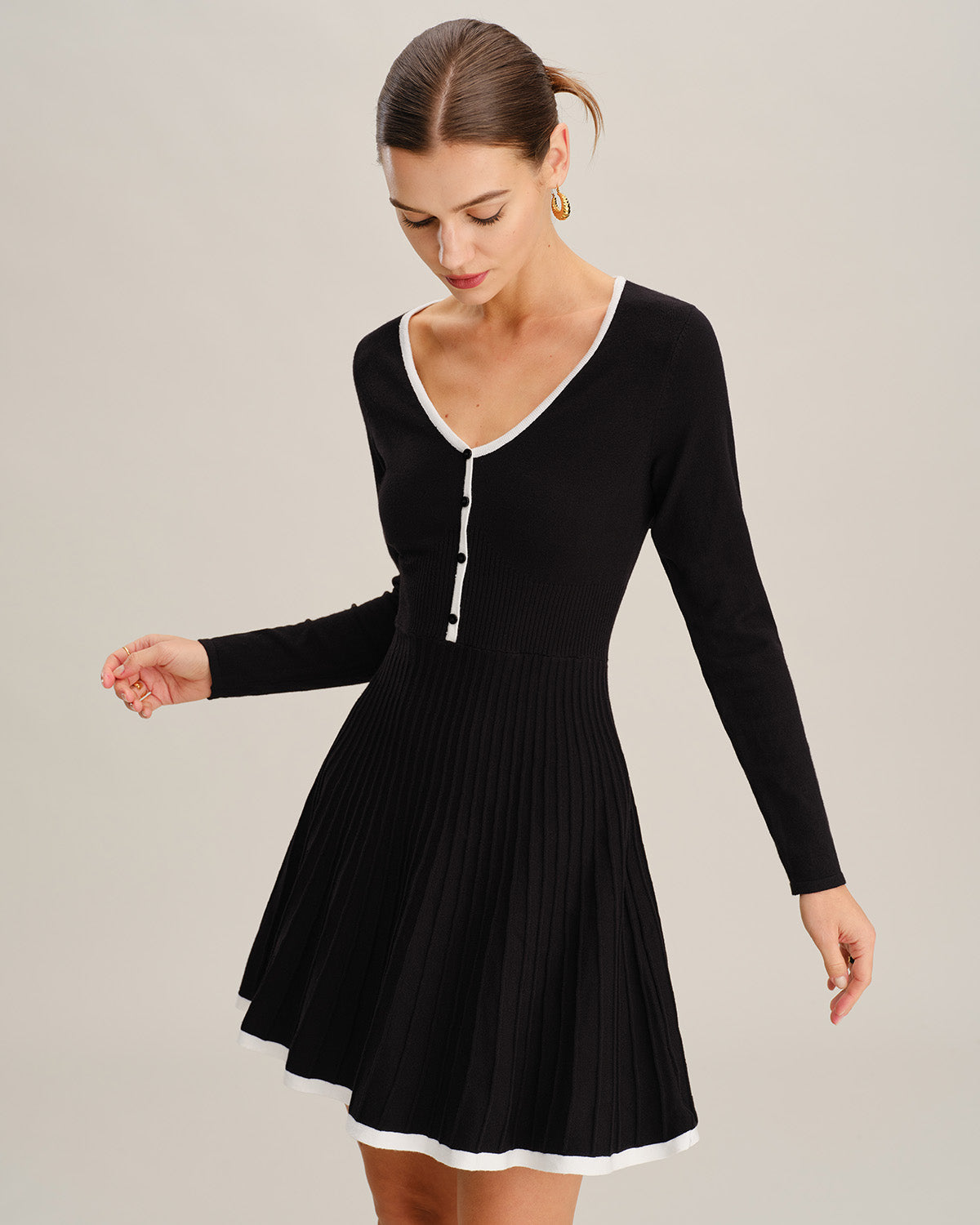 Vestido de Suéter con Botones y Cuello en V Negro con Contraste