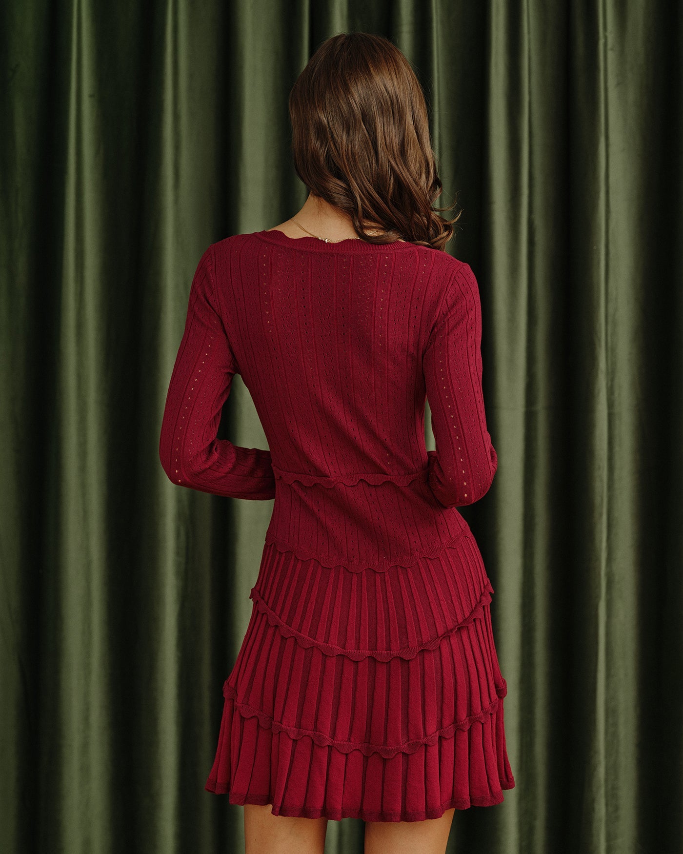 Vestido de Suéter de Viscosa Escallopado Color Rojo Vino