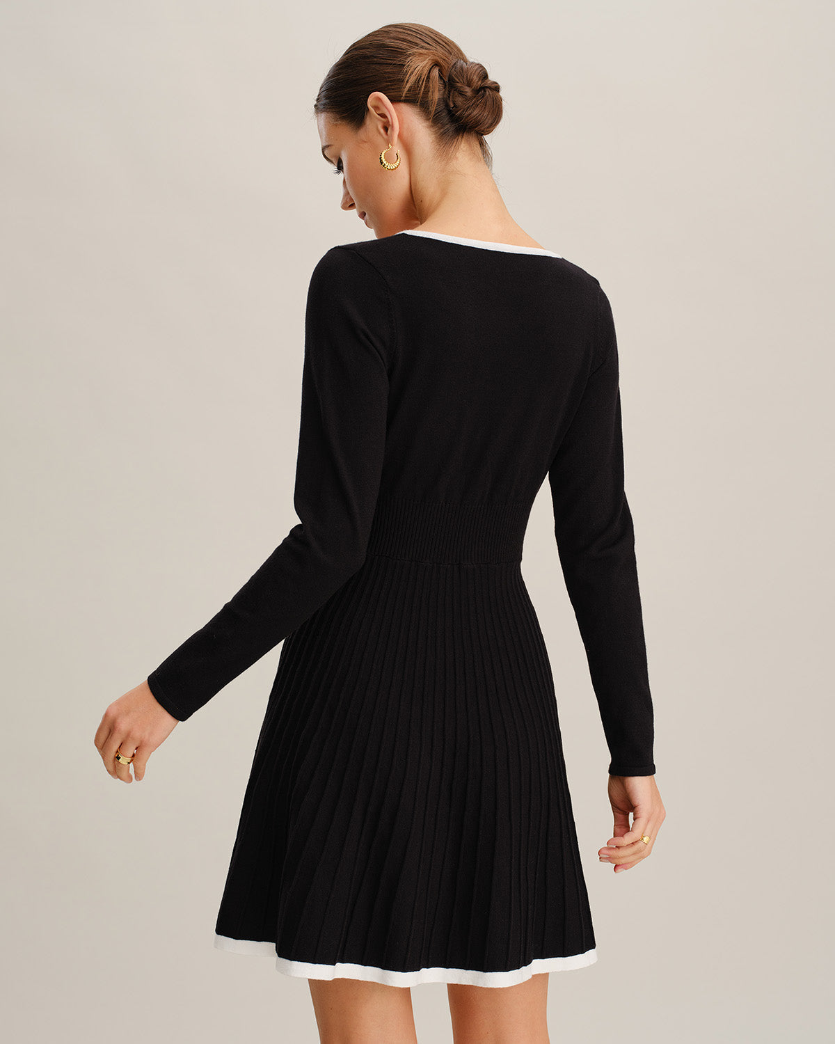 Vestido de Suéter con Botones y Cuello en V Negro con Contraste