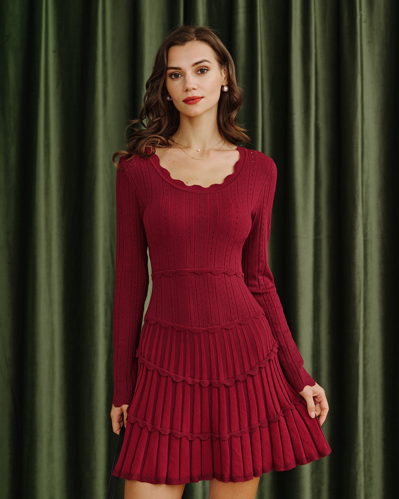Vestido de Suéter de Viscosa Escallopado Color Rojo Vino