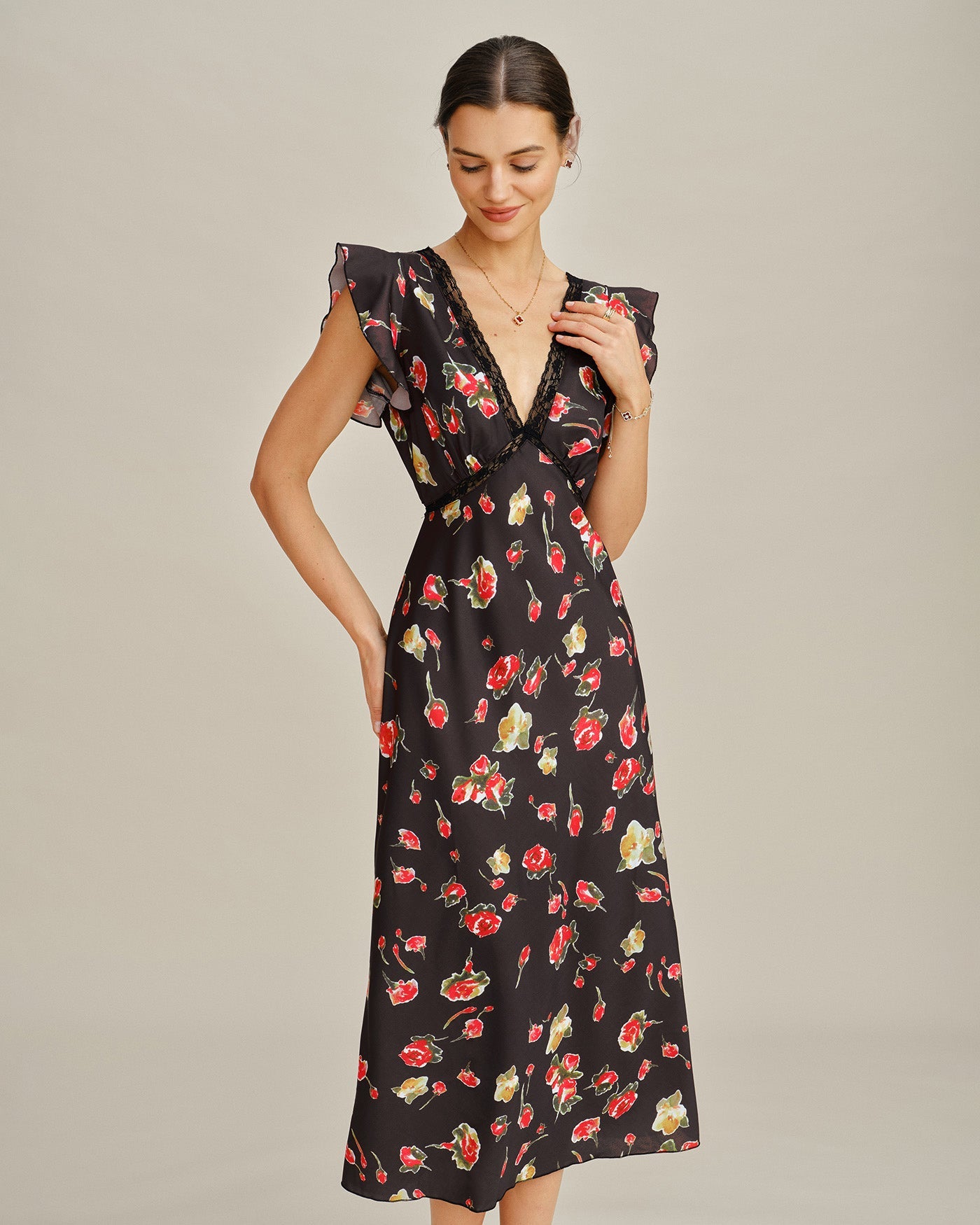 Vestido Midi Floral con Manga Mariposa y Escote en V Negro