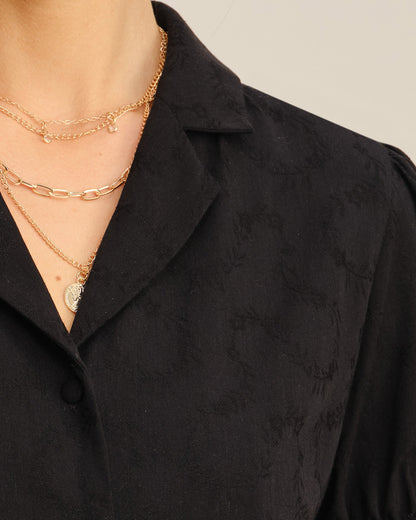 Blusa con Botones y Cuello Bordado Negro