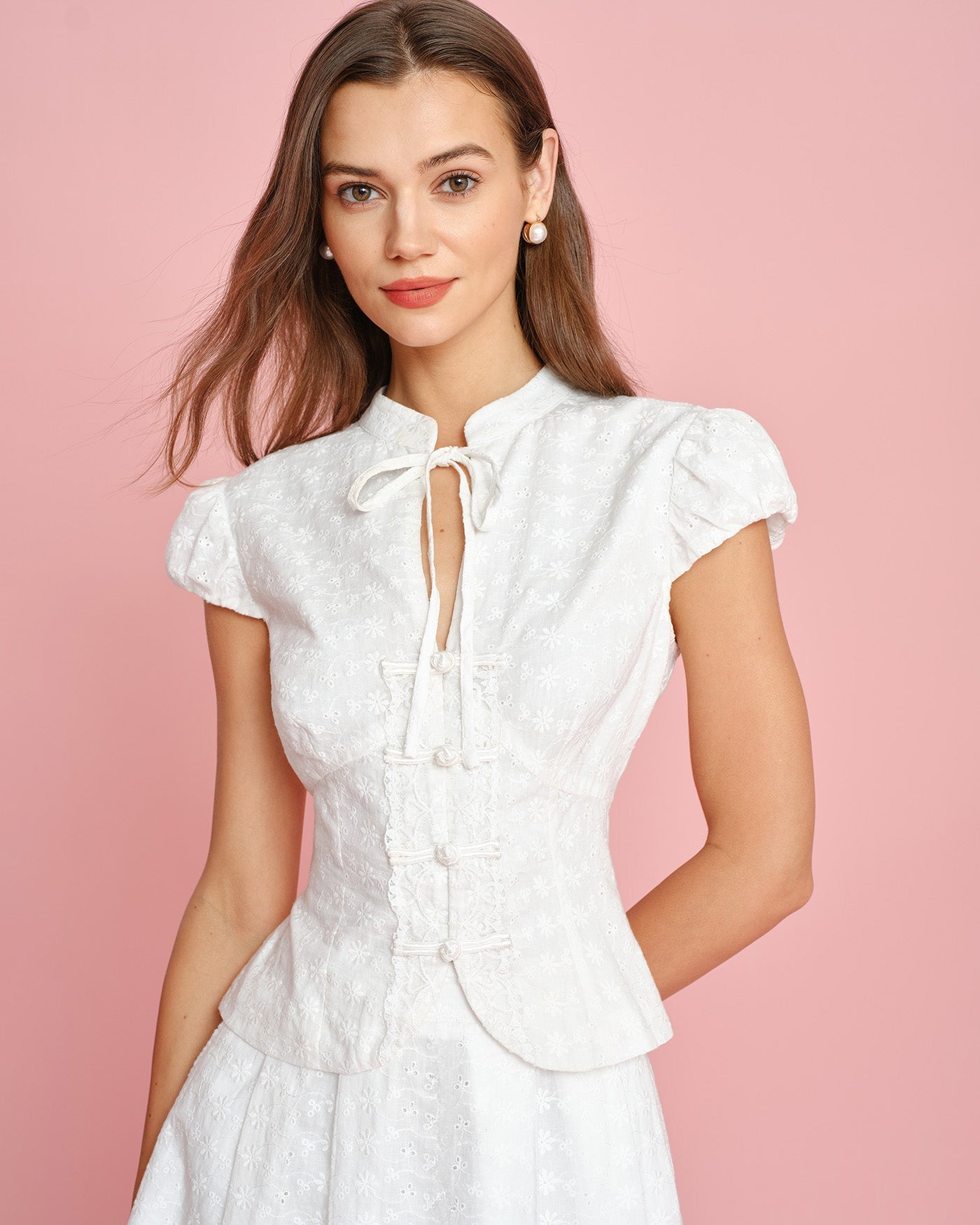 Blusa de Bordado con Cuello Mandarín Blanco