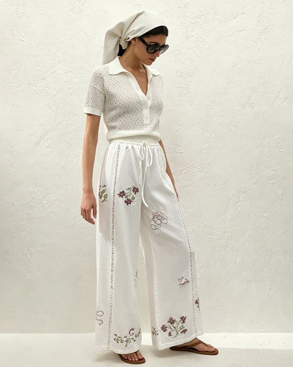 Pantalones Rectos con Bordado Floral Blanco