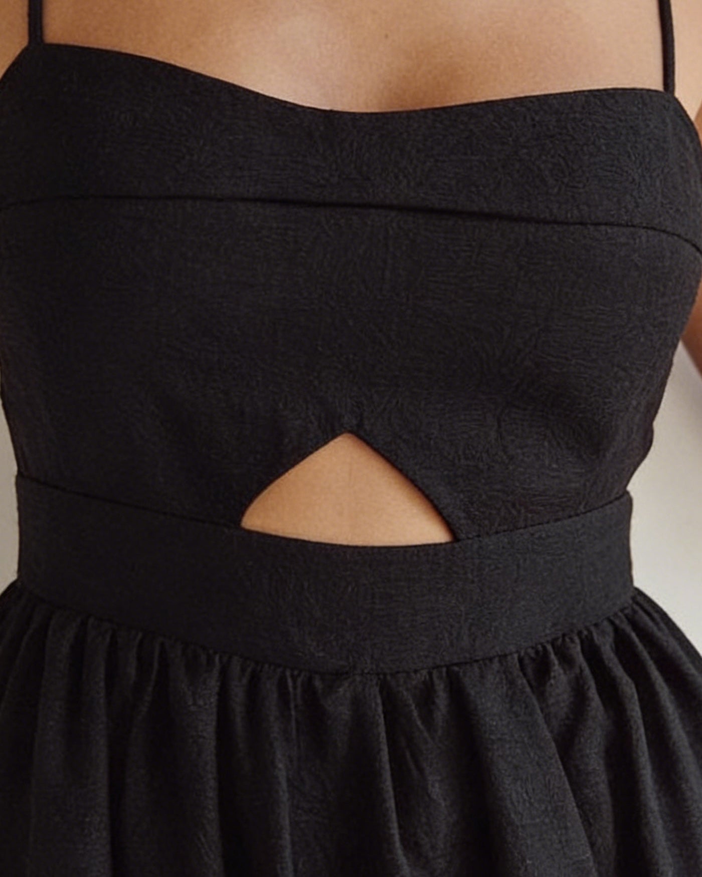 Vestido Maxi Slip Negro con Corte