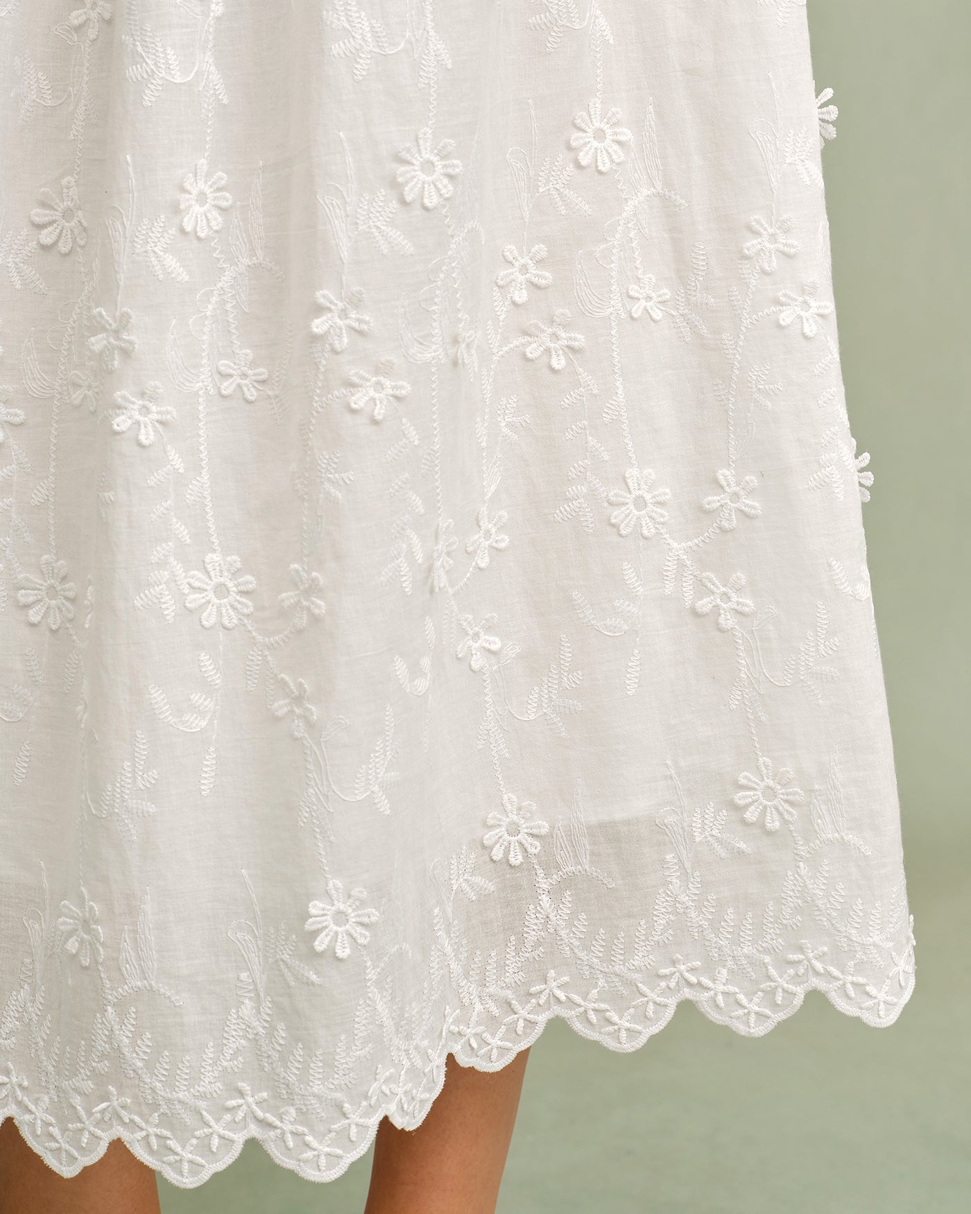 Vestido Midi Floral de Cuello Redondo Blanco