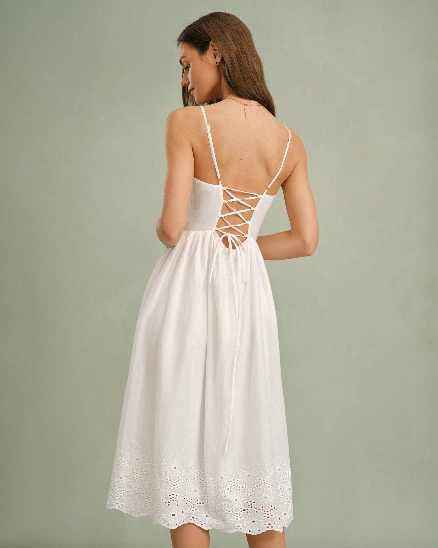 Vestido Midi de Encaje Blanco con Cruce