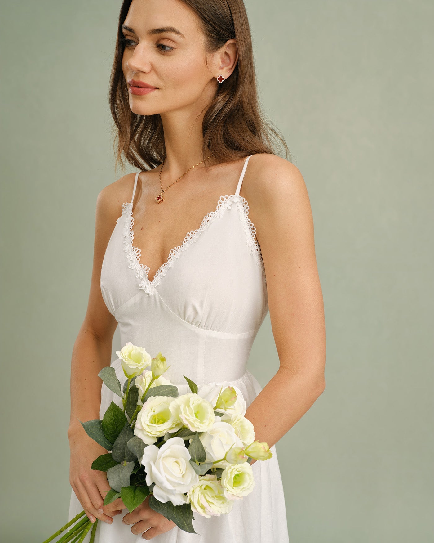 Vestido Midi de Encaje Blanco con Cruce