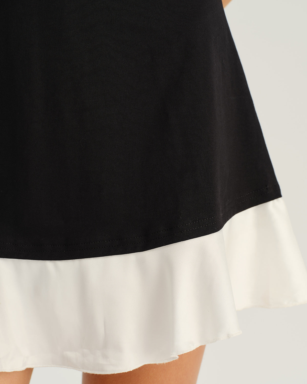 Vestido Mini Sin Mangas A-Line de Contraste Negro