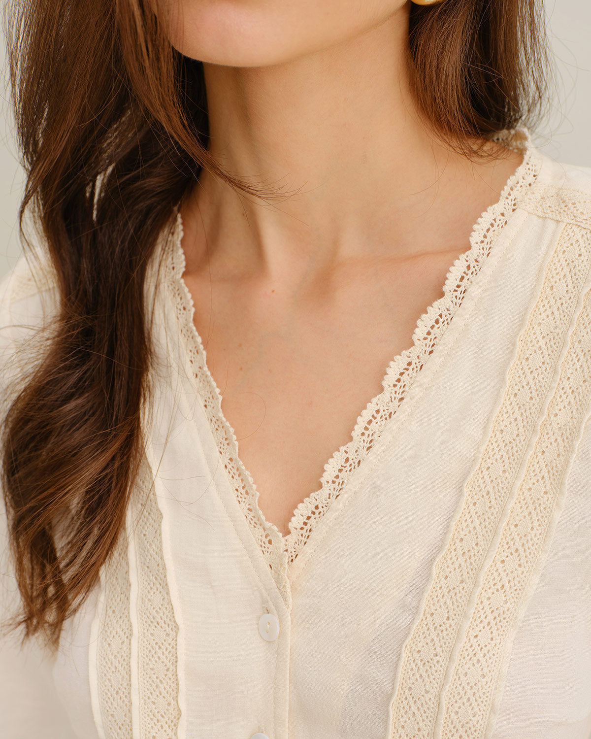 Camisa de Encaje con Cuello en V Color Albaricoque