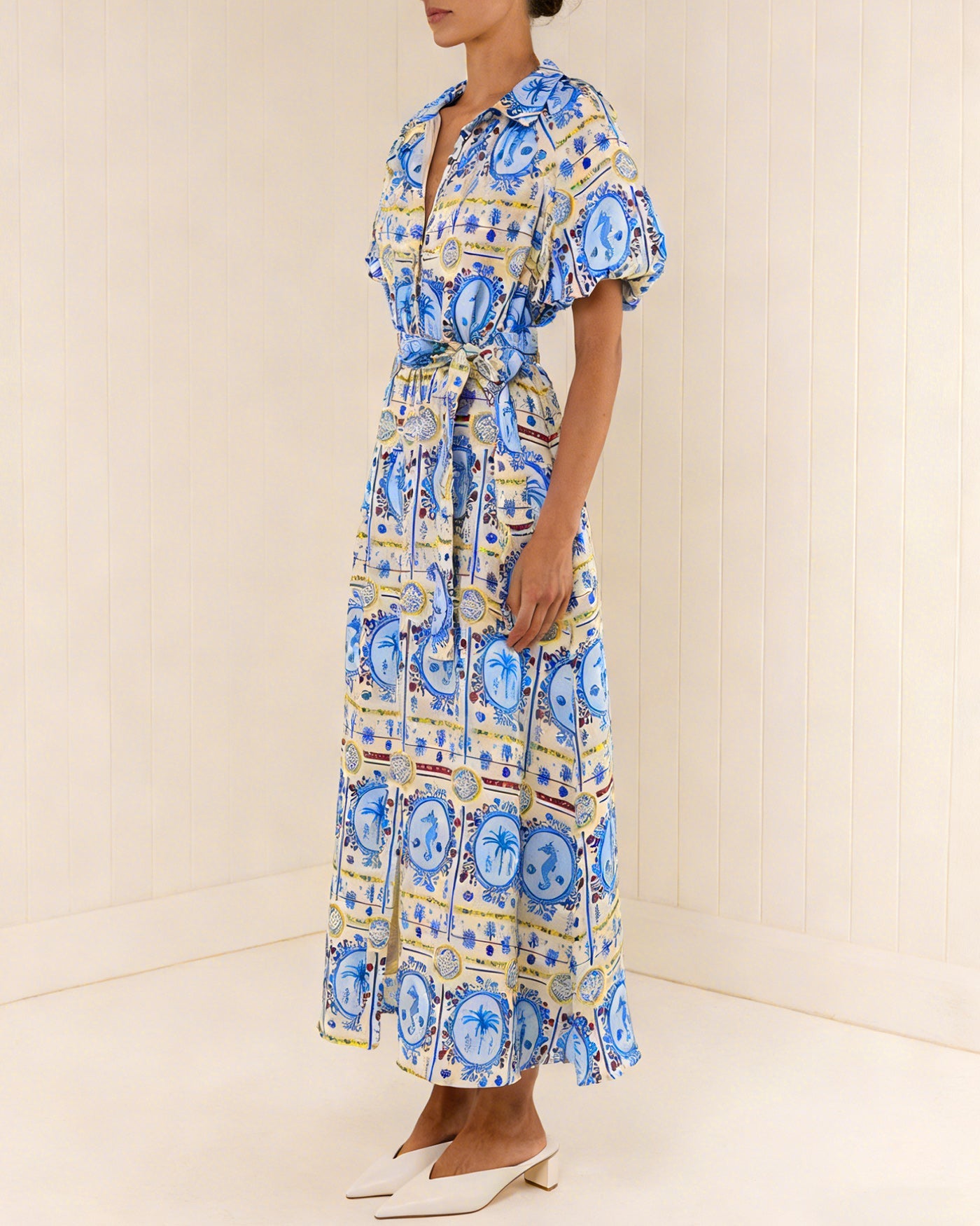 Vestido Midi Túnica con Cuello Floral