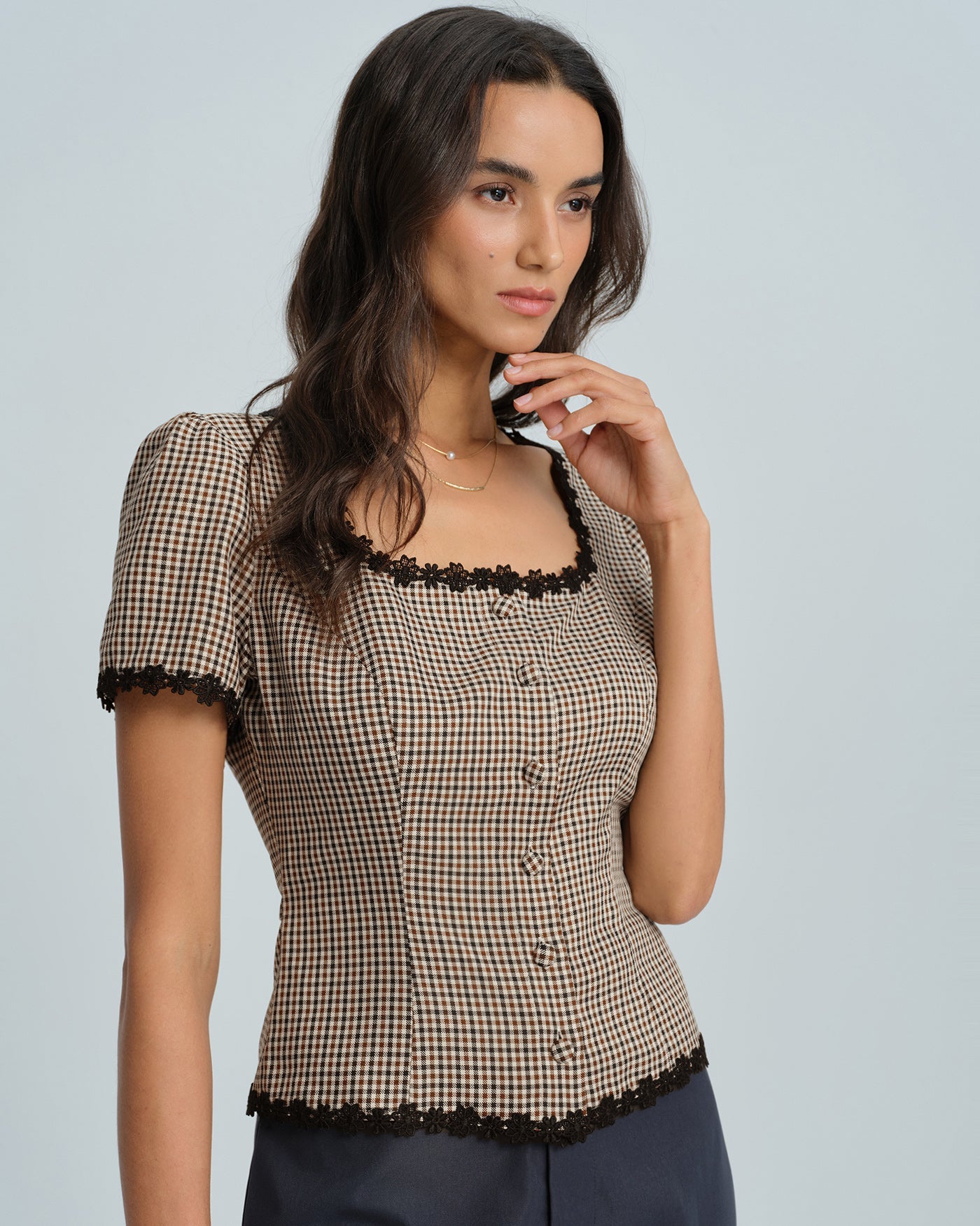 Blusa de Cuello Cuadrado a Cuadros Color Café