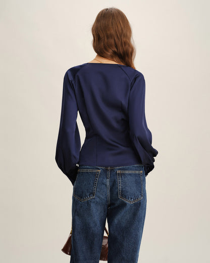 Blusa de Satén Azul Marino con Cuello en V y Fruncidos