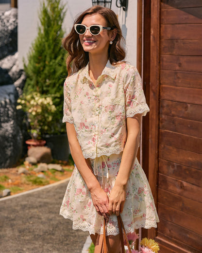 Blusa de Cuello Floral con Encaje y Bolsillos