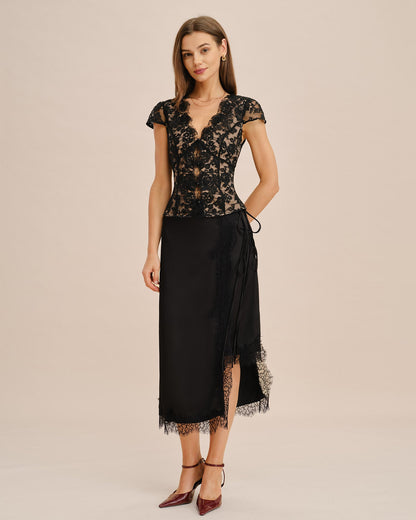 Blusa de Encaje con Botones y Cuello en V Negra