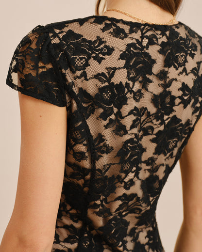Blusa de Encaje con Botones y Cuello en V Negra