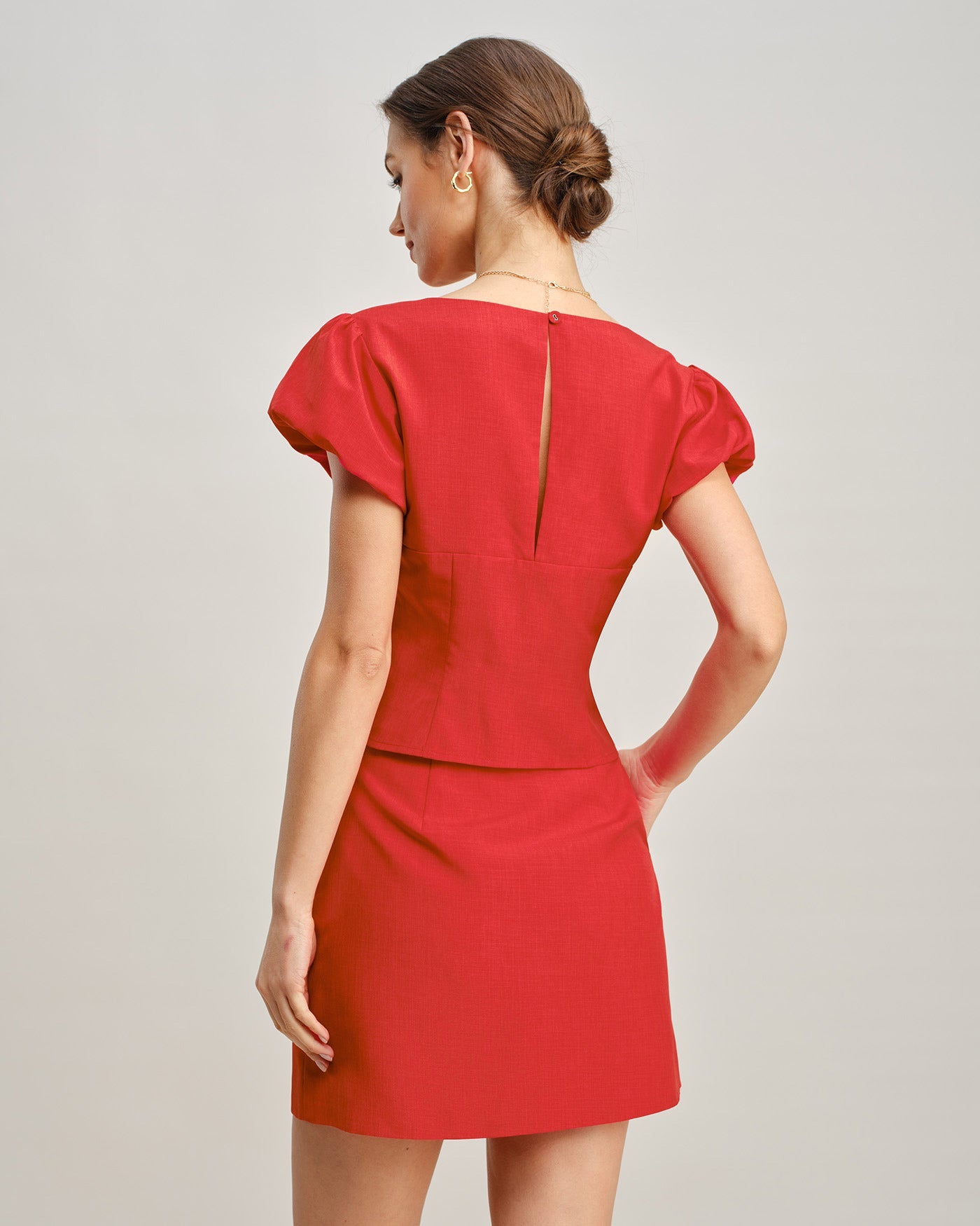 Blusa Roja con Cuello en V y Lazo