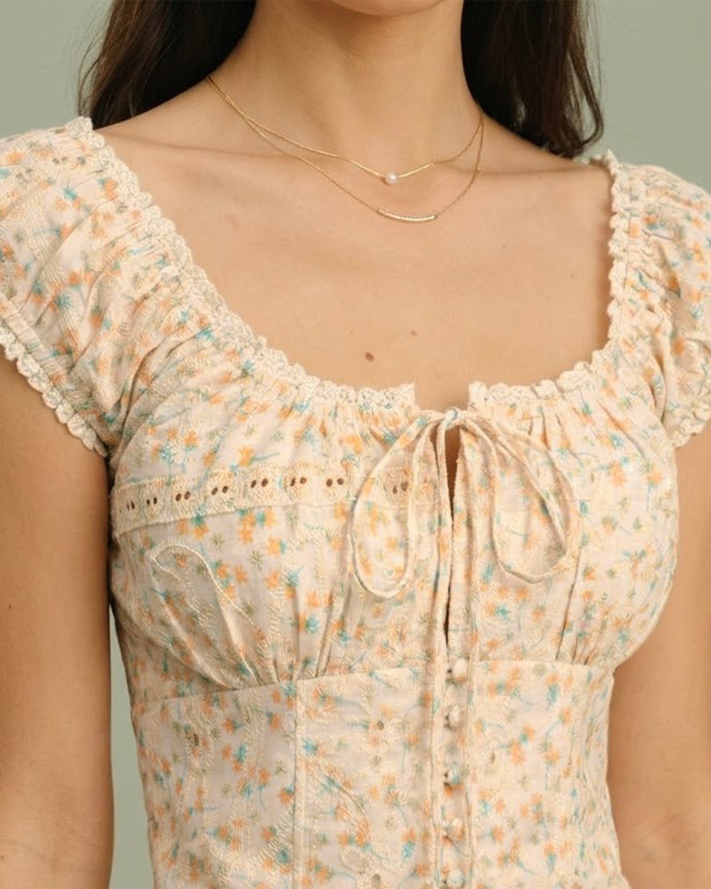 Blusa Floral Amarilla con Cuello Cuadrado