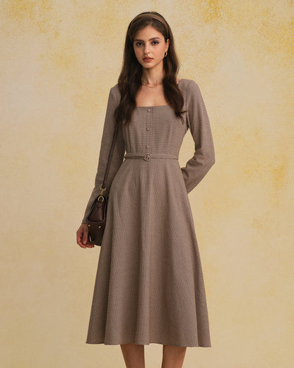 Vestido Maxi con Cuello Cuadrado y Cinturón de Gingham Marrón