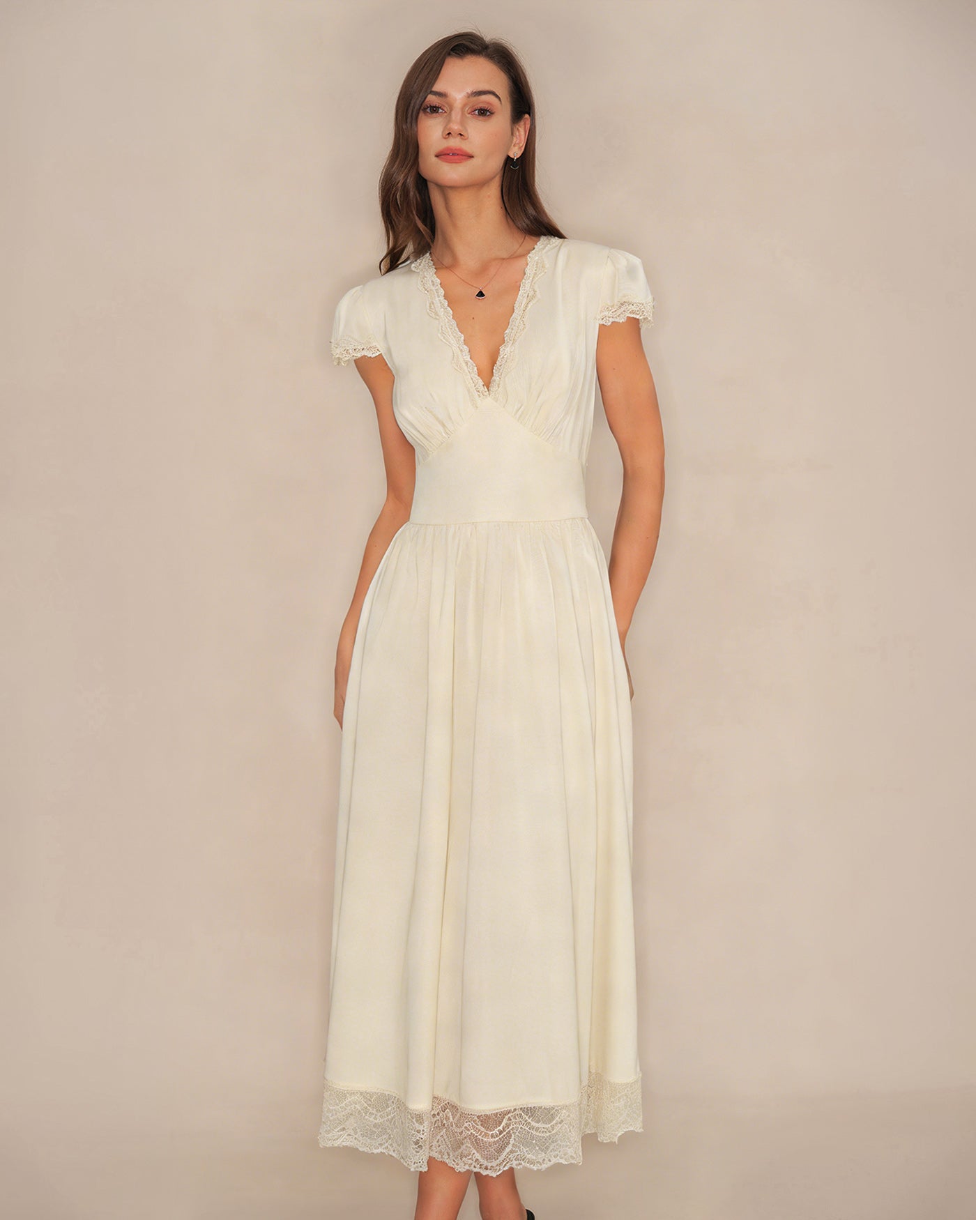 Vestido Maxi de Encaje con Escote en V Color Albaricoque