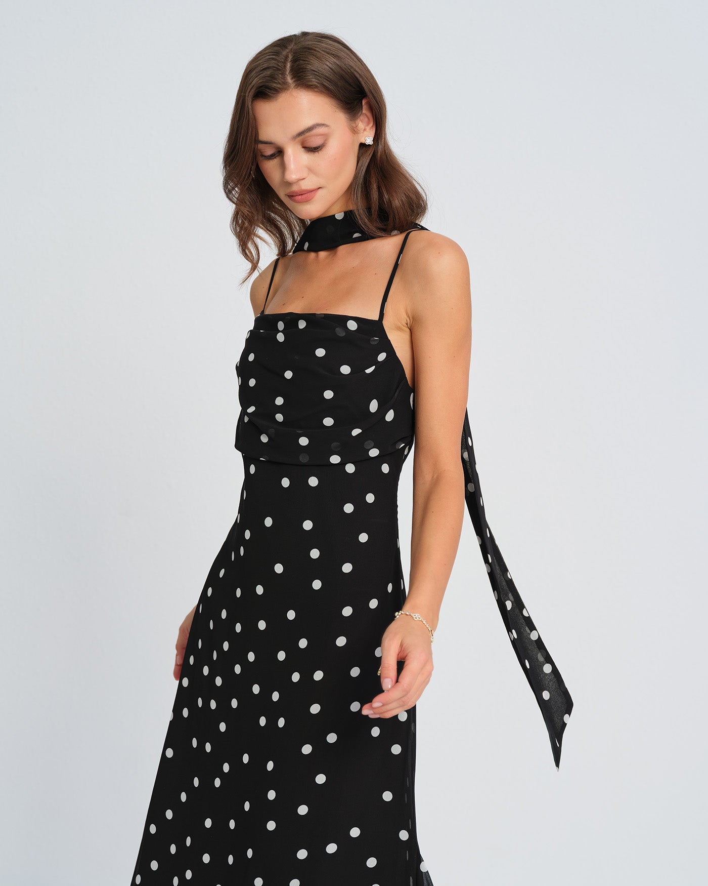 Vestido Maxi Sin Mangas con Lunares Negros