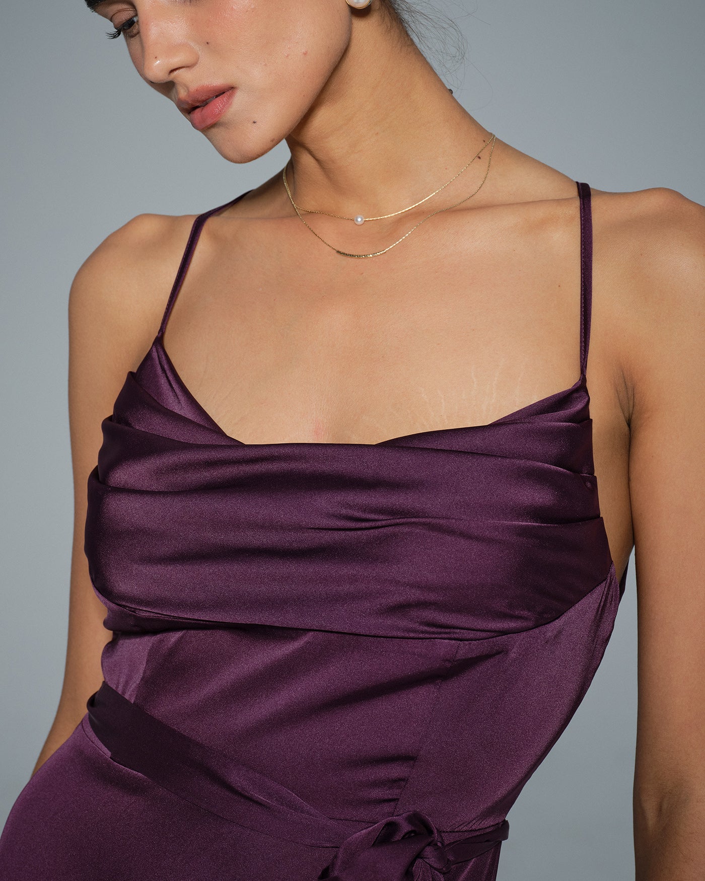 Vestido Maxi de Satén con Cuello de Cowl Morado