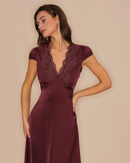 Vestido Maxi de Encaje V en Color Rojo Vino