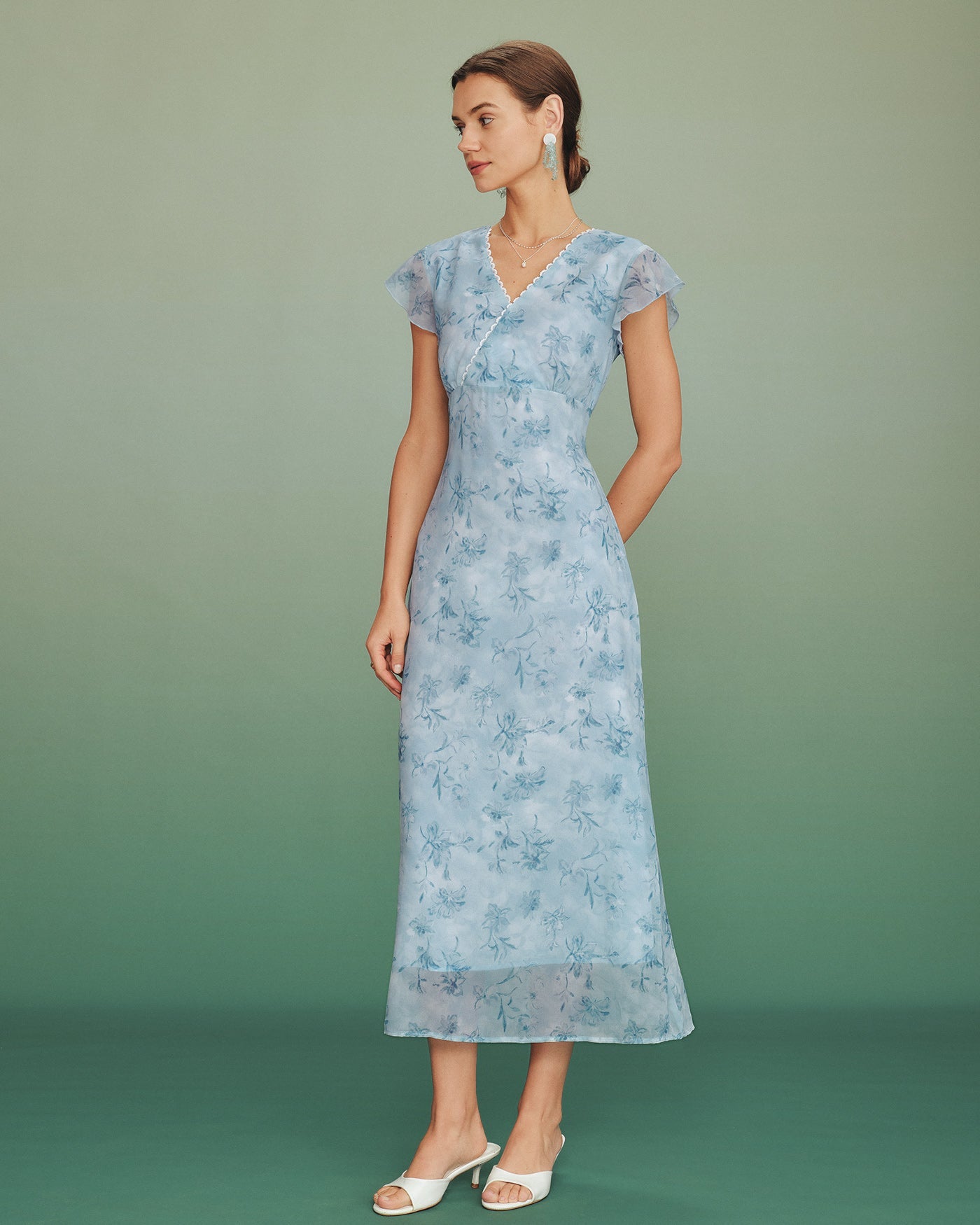Vestido Largo Floral de Encaje con Cuello en V Azul