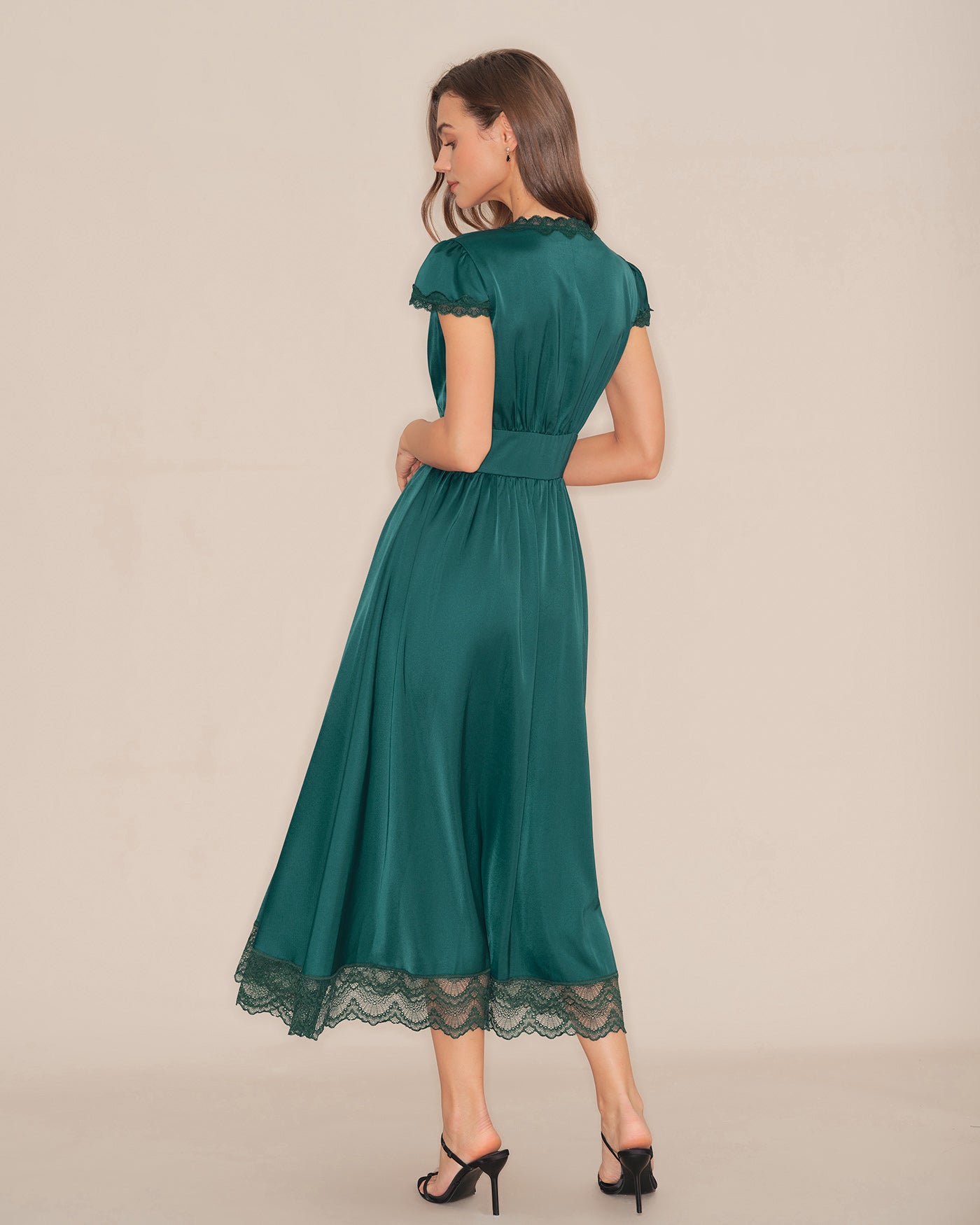 Vestido Maxi de Encaje Verde con Escote en V
