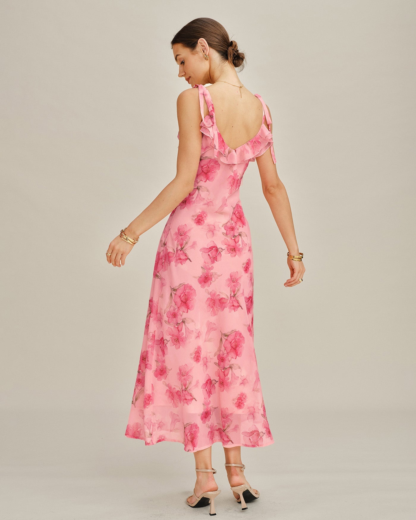 Vestido Maxi de Chiffon con Volantes Florales en Rosa