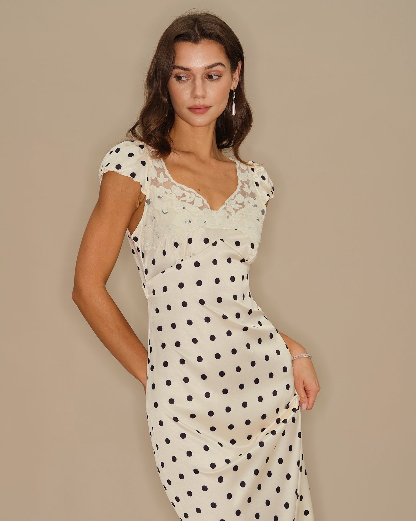Vestido Maxi de Encaje con Lunares de Albaricoque