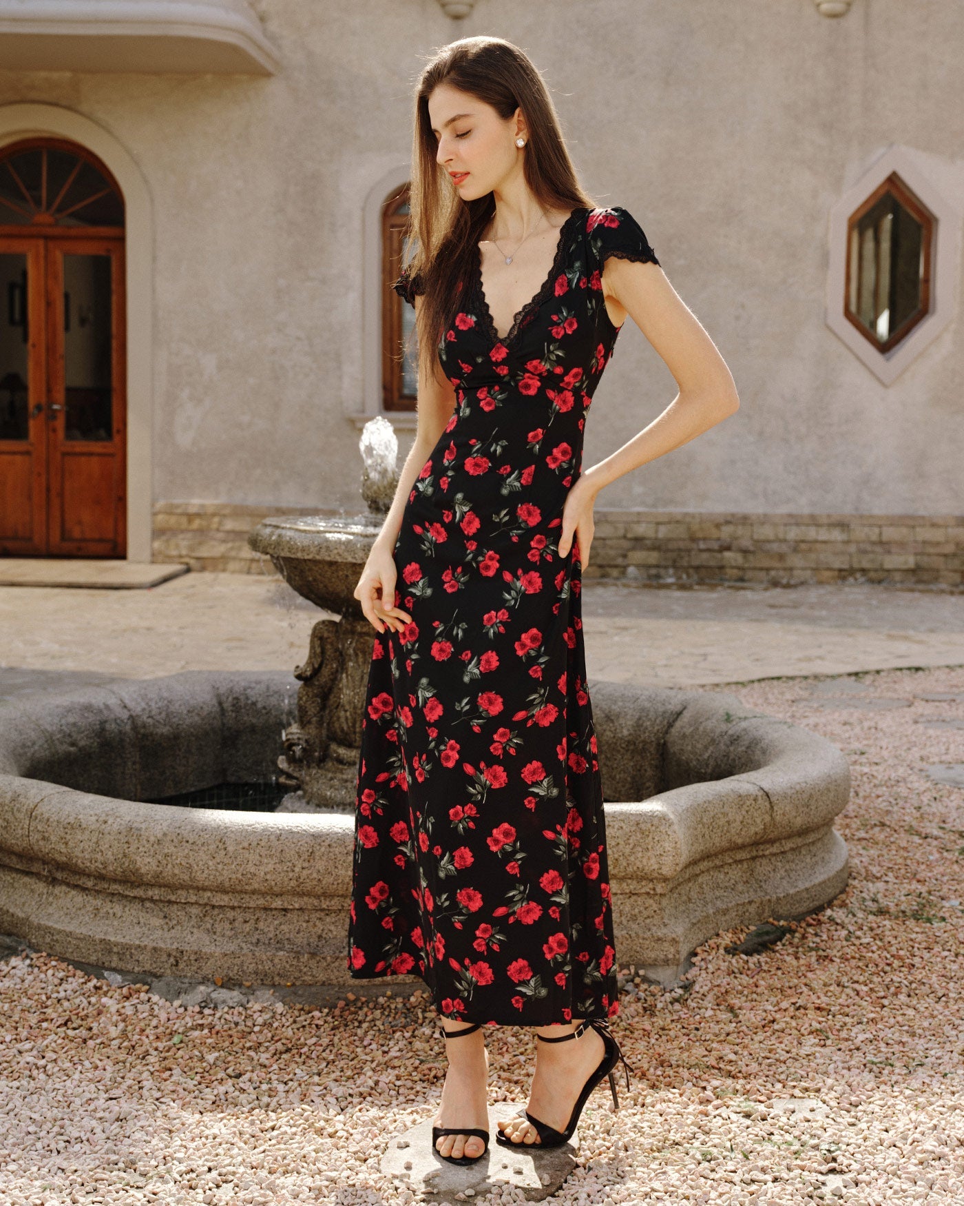Vestido Maxi Negro Floral con Escote en V