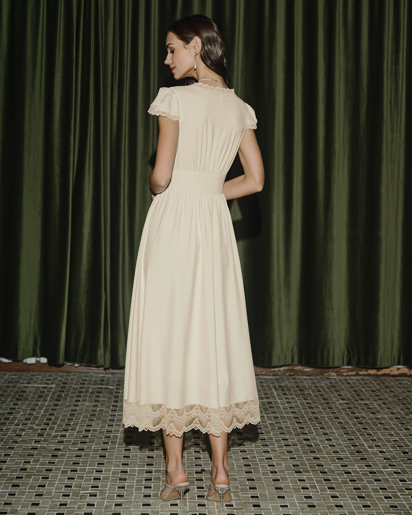 Vestido Maxi de Encaje con Escote en V Color Albaricoque