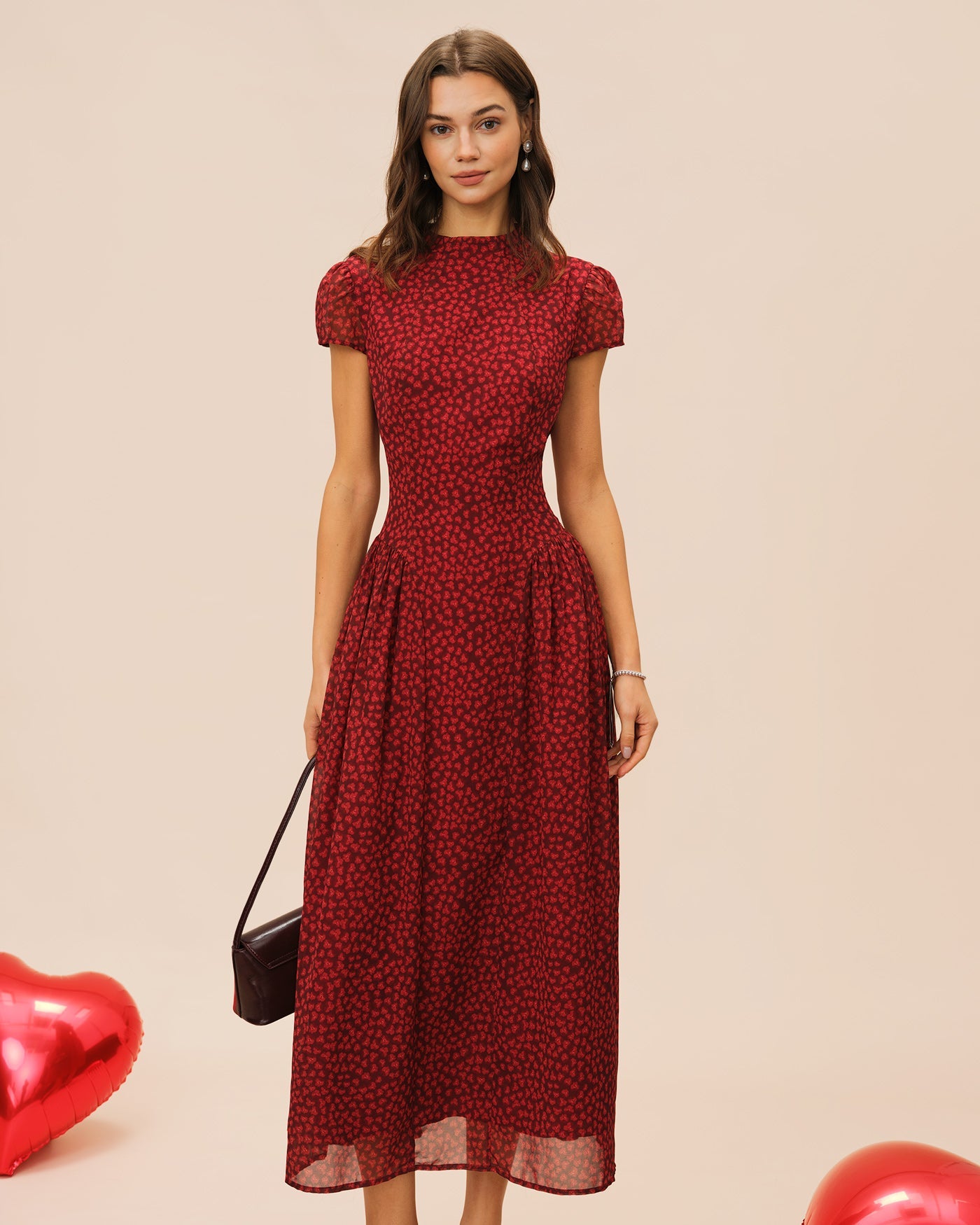 Vestido Maxi Floral con Mangas de Capucha Rojas