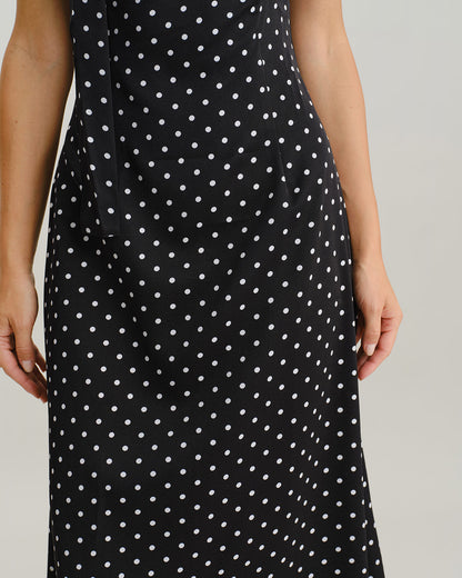 Vestido Maxi Sin Mangas con Cuello de Cowl de Lunares Negros
