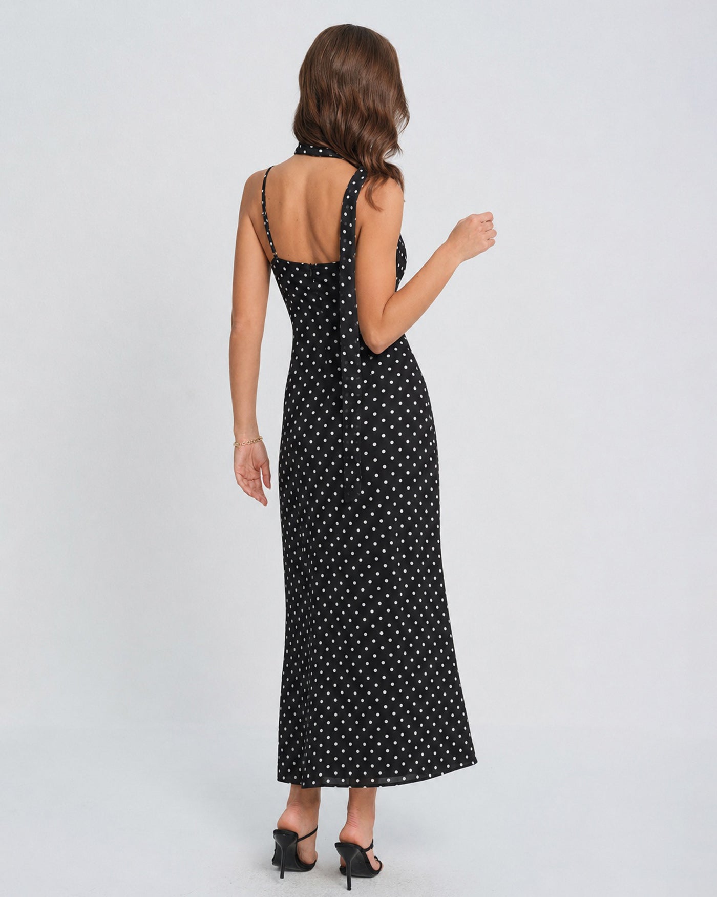 Vestido Maxi Sin Mangas con Cuello de Cowl de Lunares Negros