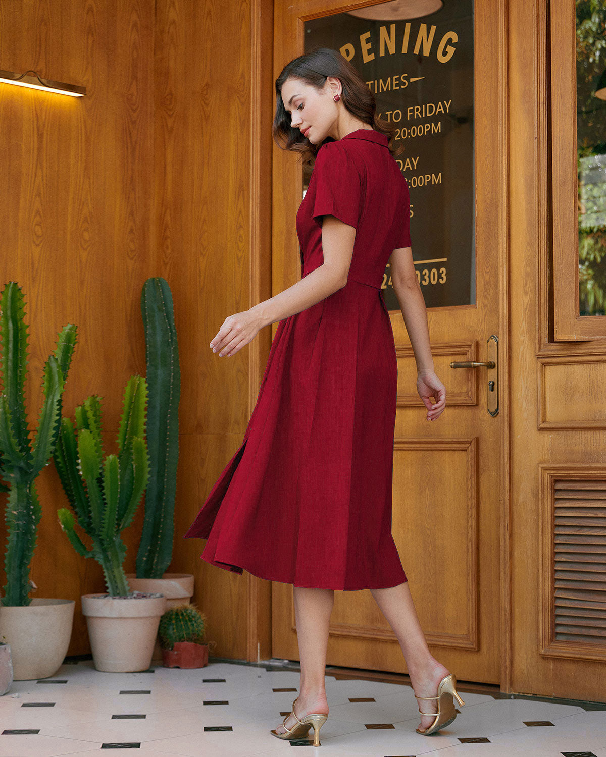 Vestido Midi Plisado Rojo en A con Botones
