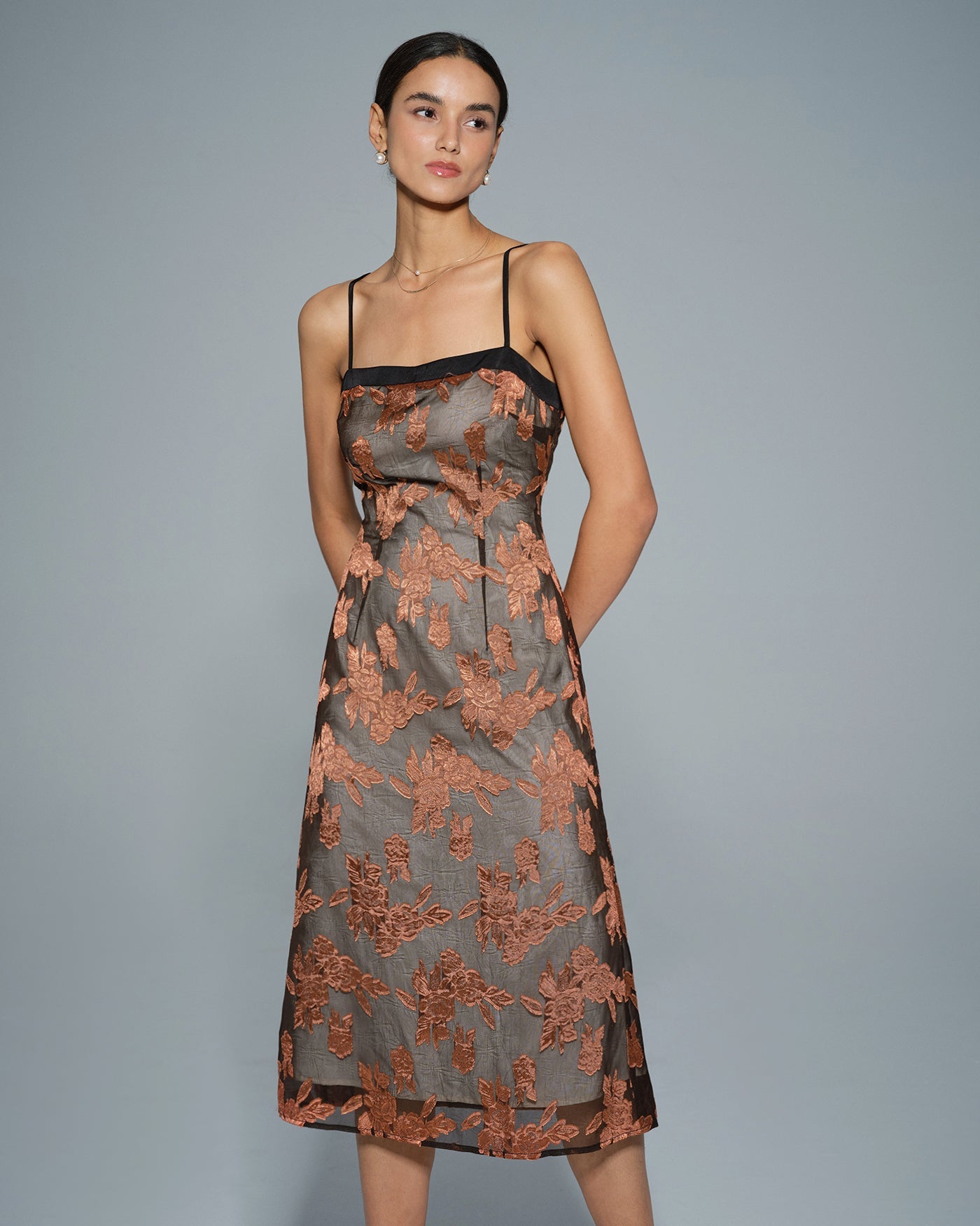 Vestido Midi Floral de Caramelo