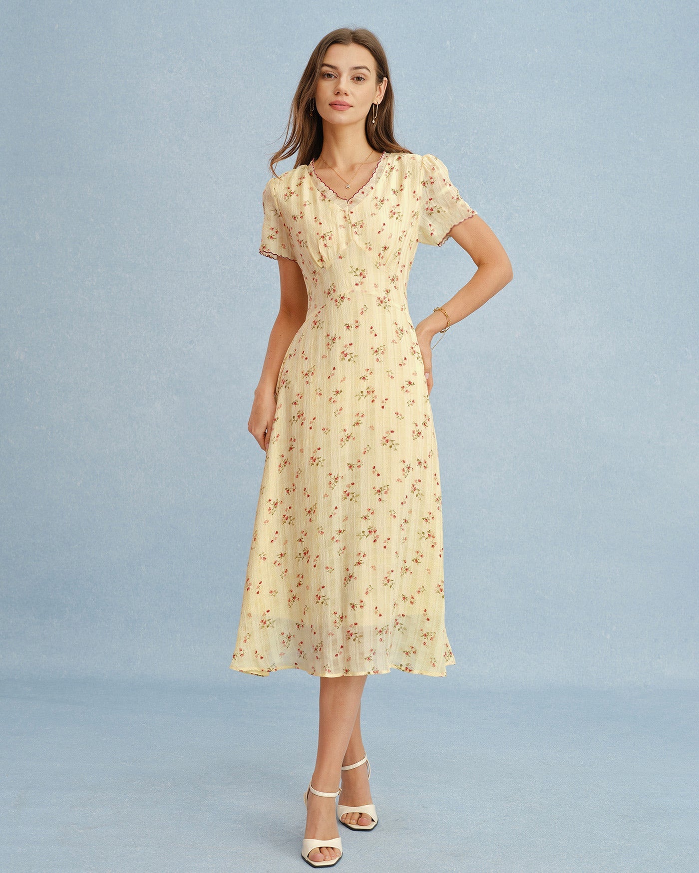Vestido Midi Floral con Cuello en V Amarillo
