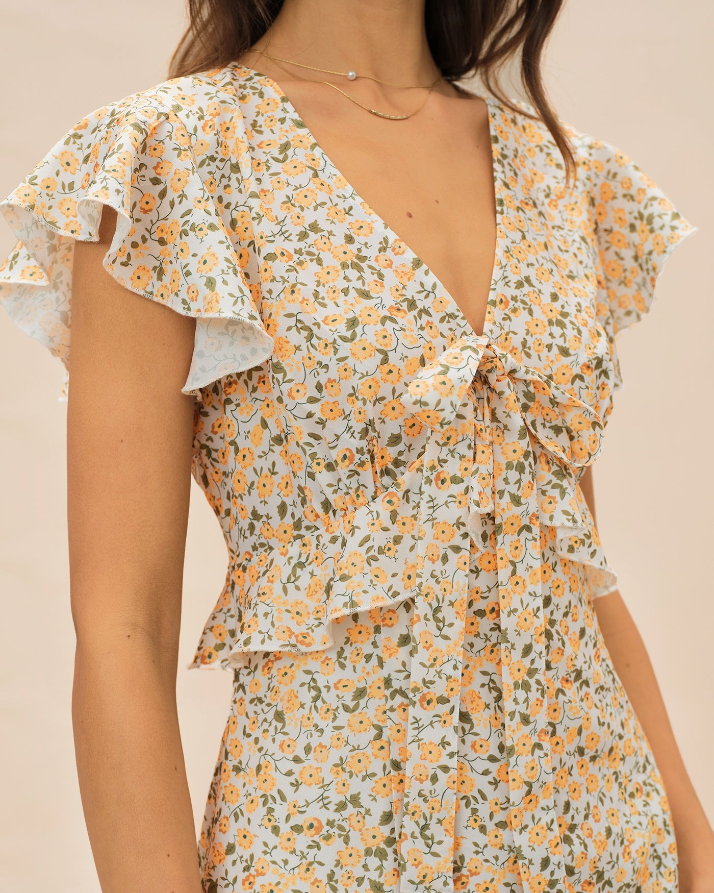 Vestido Midi Amarillo con Volantes y Cuello en V