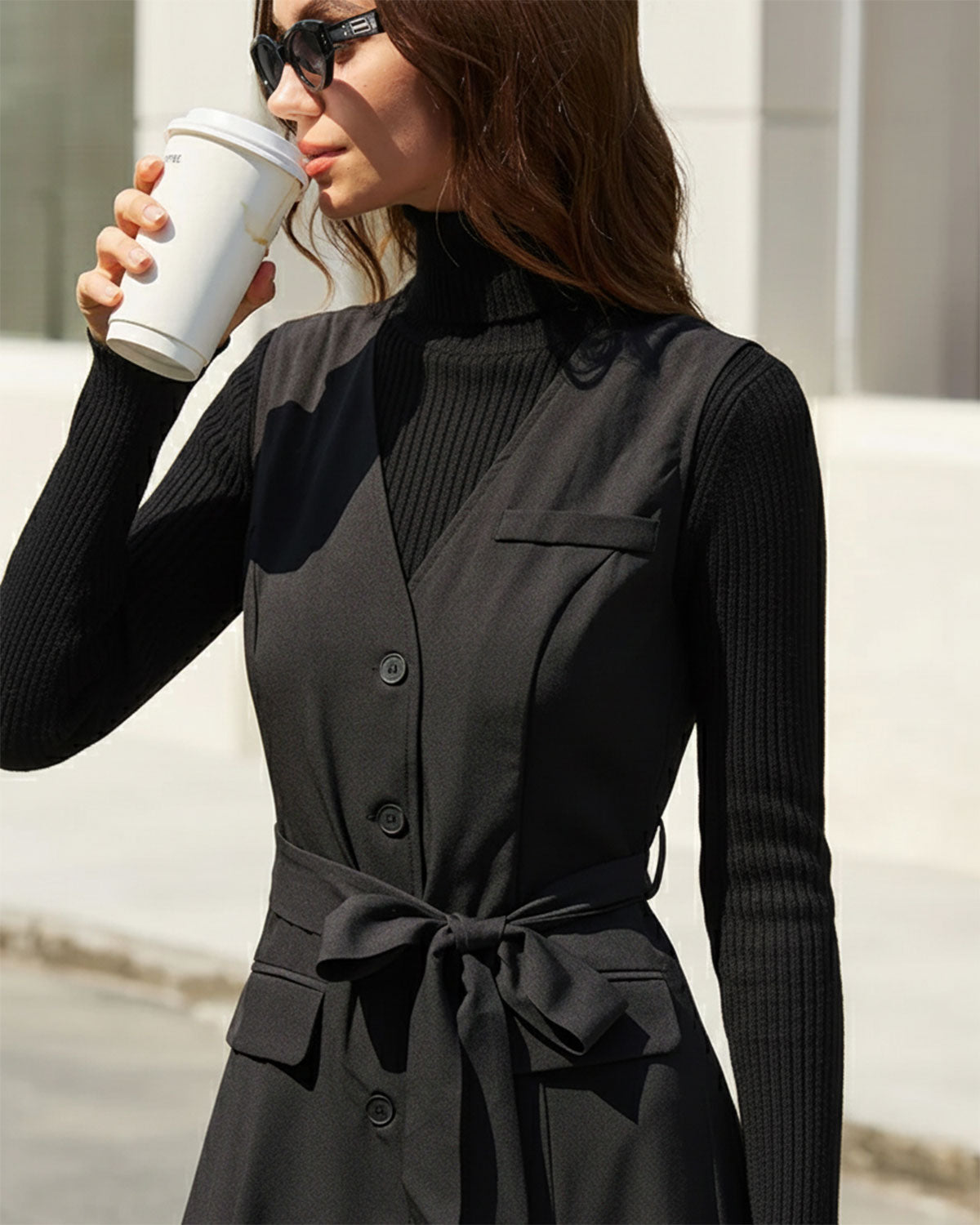 Vestido Midi Sin Mangas con Cinturón y Escote en V Negro