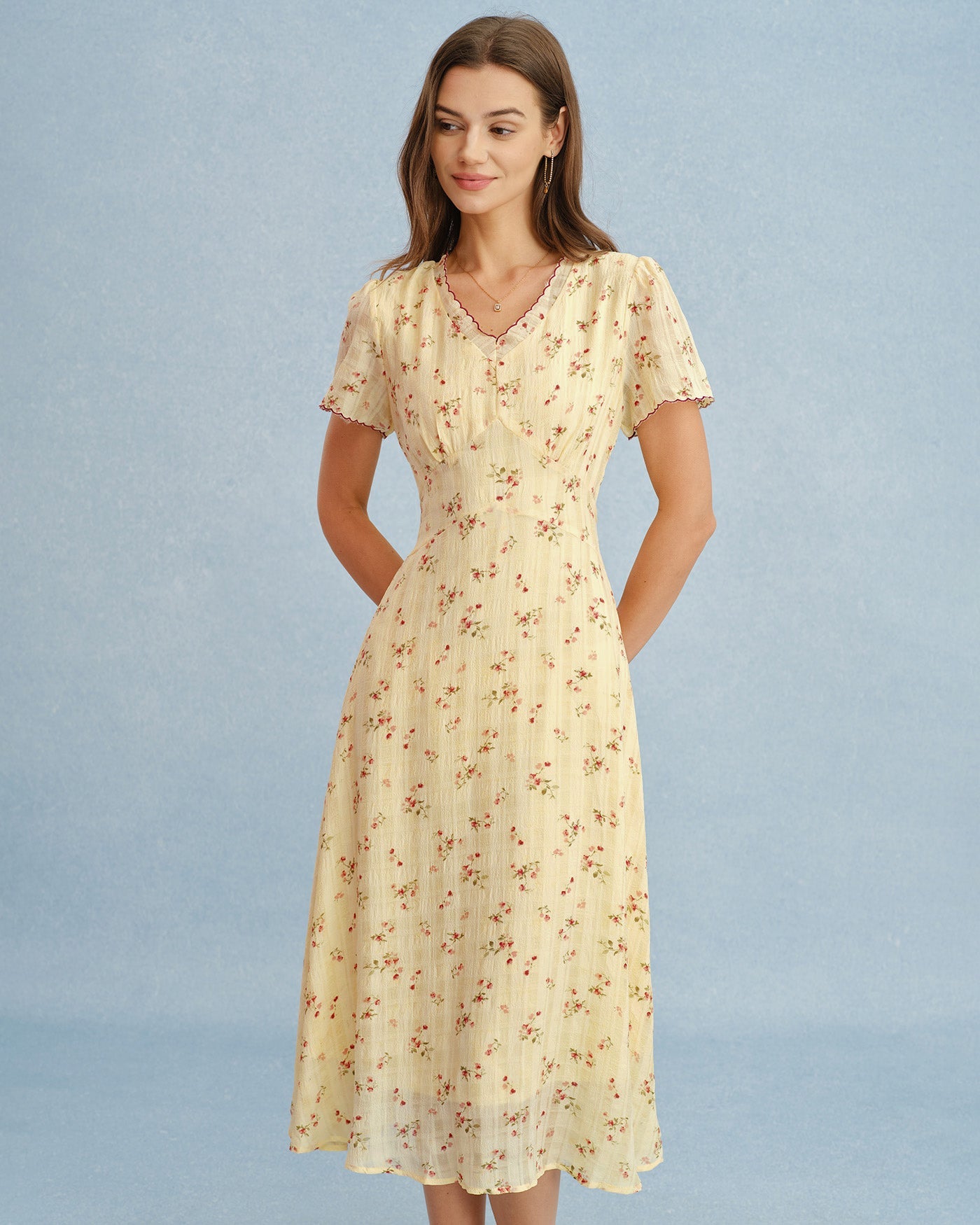 Vestido Midi Floral con Cuello en V Amarillo