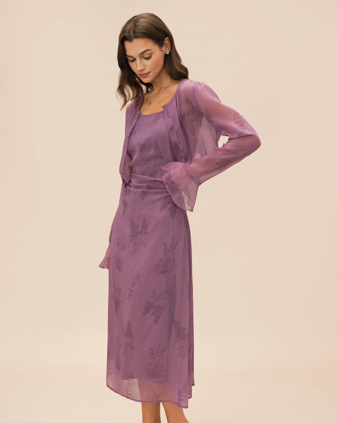 Vestido Midi Deslizante Con Ruches de Flores Moradas